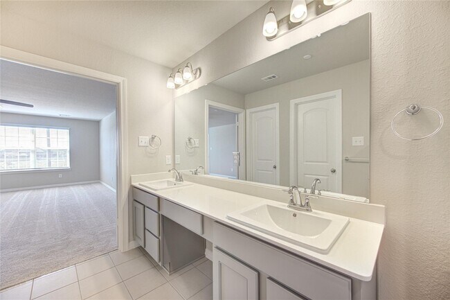 Building Photo - 8006 Scanlan Trce