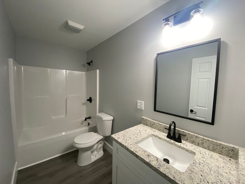 Building Photo - 32 Main St