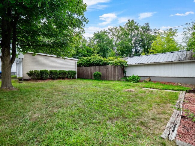 Building Photo - 679 Washington St