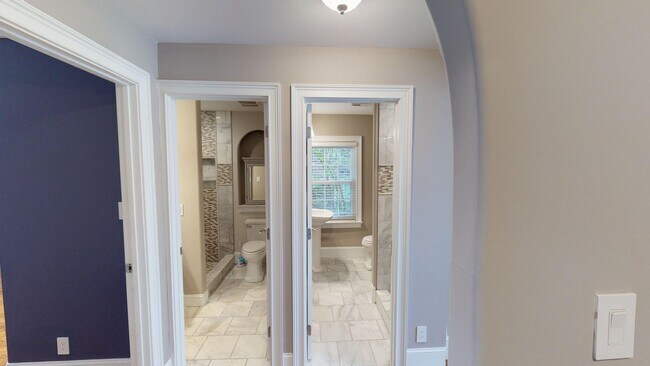 Building Photo - $1695/Bedroom | 7BR Home Near UTK | Fort S...