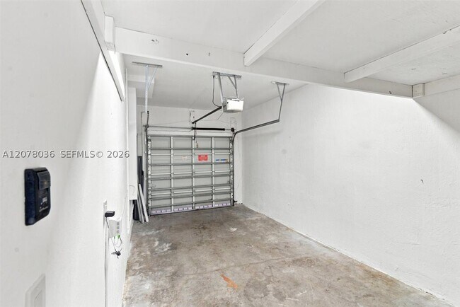 Building Photo - 125 SE 34th Terrace