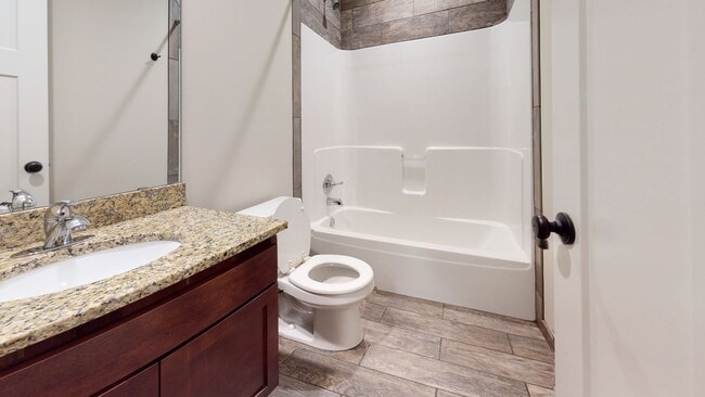 Building Photo - 408-410 SE 8th St