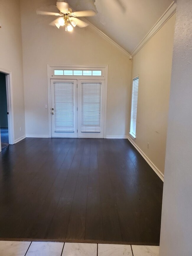 Building Photo - 3635 Green Acres Dr