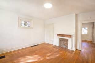 Building Photo - 319 Franklin Ave