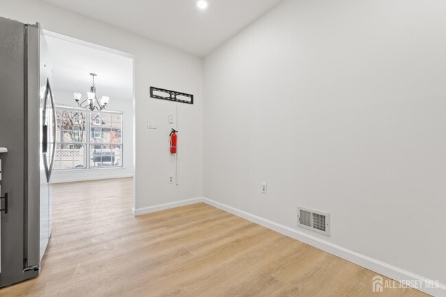 Building Photo - 195 Darwin Ln