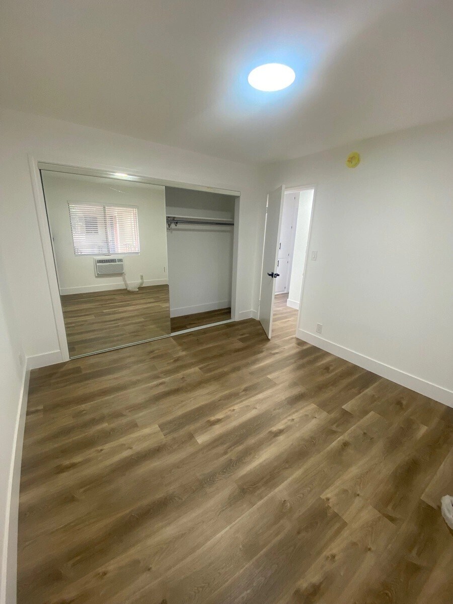 Building Photo - 6136 Fulton Ave