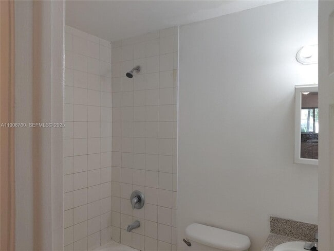 Building Photo - 13950 NE 2nd Ave