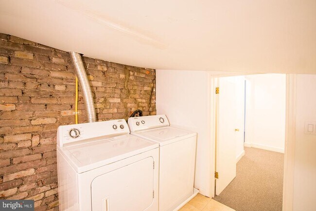Building Photo - 4244 Spruce St