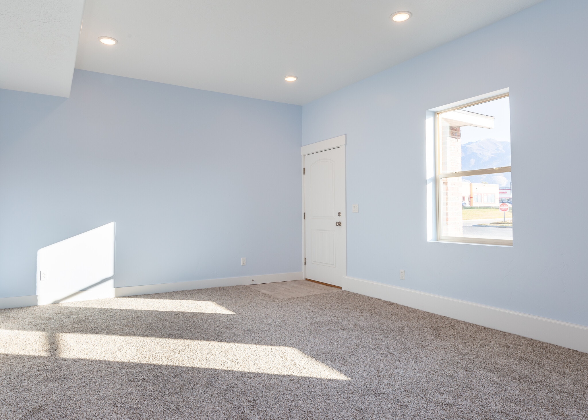 Building Photo - 295 N 200 W