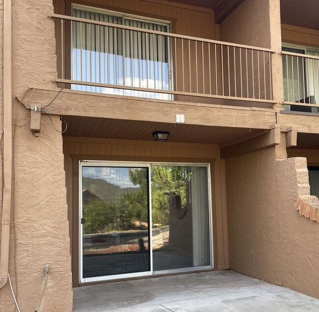 Building Photo - TOWNHOME - VILLAGE OF OAK CREEK - RED ROCK...
