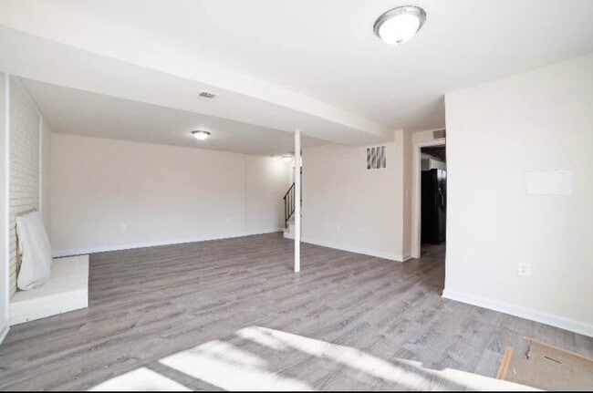 Building Photo - 4543 Kingston Rd