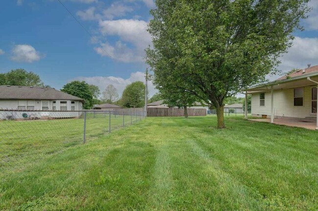 Building Photo - 302 Slim Wilson Blvd