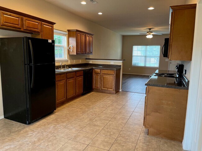 Building Photo - 4500 W Sweetgum Ln