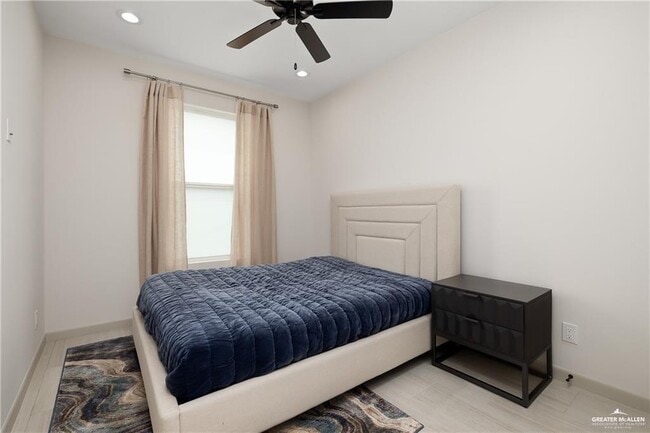 Building Photo - 22 Canary Ave