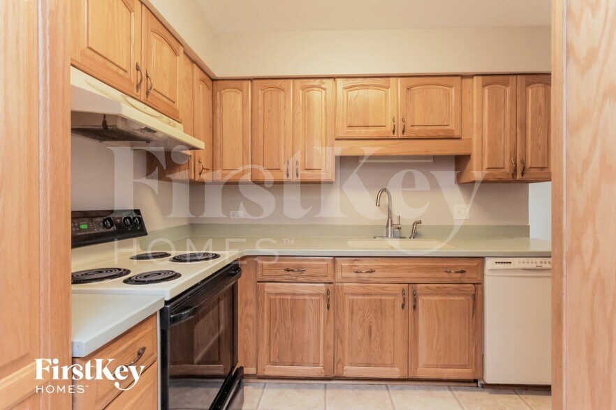 Building Photo - 454 Springfield St