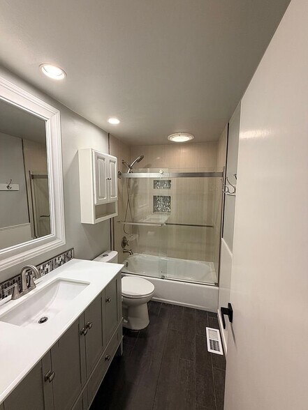 Building Photo - 8660 SW Comanche Way
