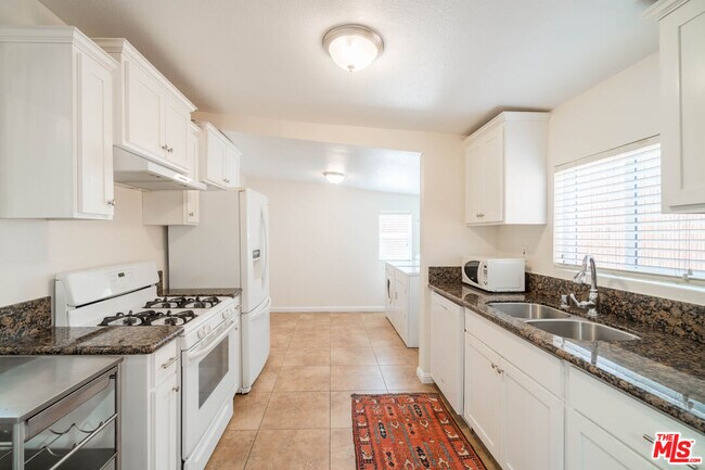 Building Photo - 1809 W 37th Pl