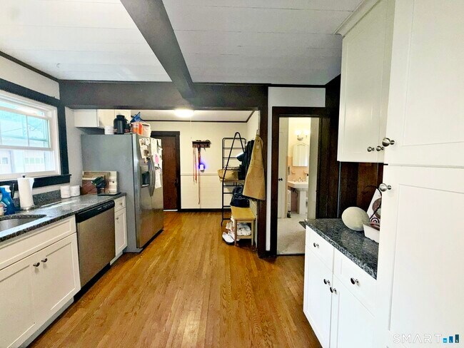 Building Photo - 495 Isinglass Rd