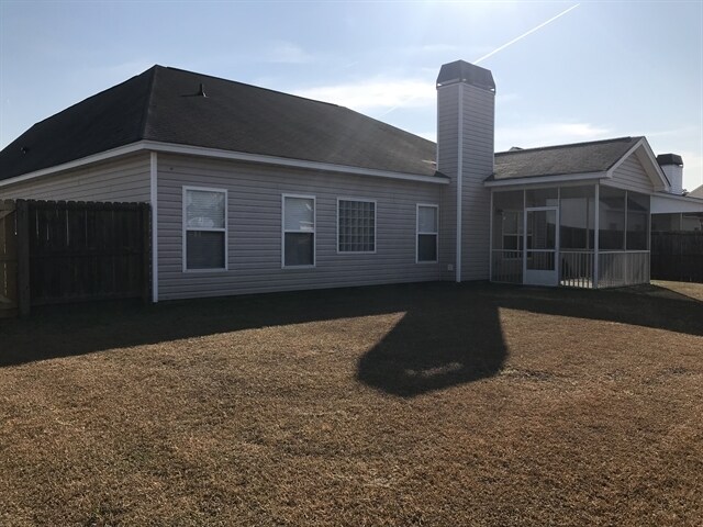 Building Photo - 114 Speer St