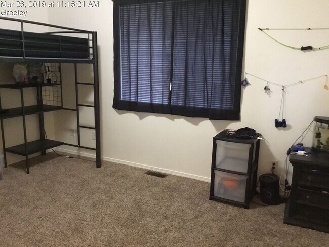 Building Photo - 1921-1923 Almond Avenue