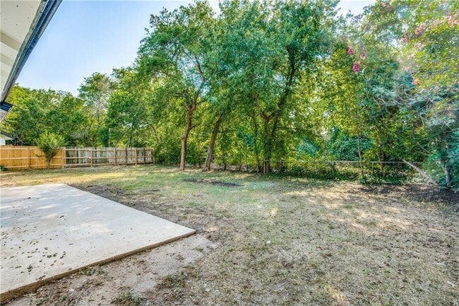 Building Photo - 6220 Blarwood Dr