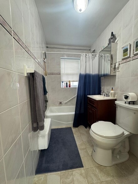 Building Photo - 33 Hammond Pond Pky