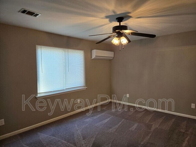 Building Photo - 3844 Creek Ct