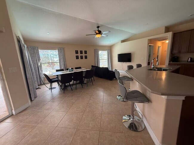 Building Photo - 409 SW 8th St