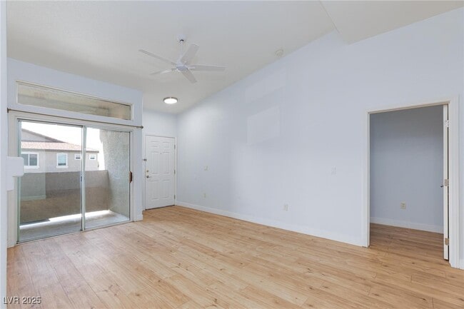 Building Photo - 2305 W Horizon Ridge Pkwy