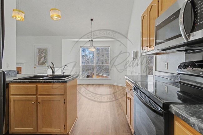 Building Photo - Three Bedroom Brick Home in Hendersonville!