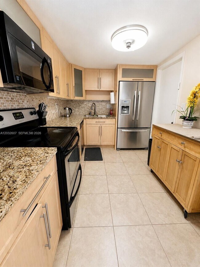 Building Photo - 3161 S Ocean Dr