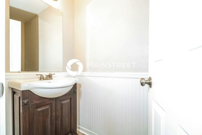 Building Photo - 4 Bedroom Pet-Friendly Home in Avondale, AZ with Main Street Renewal