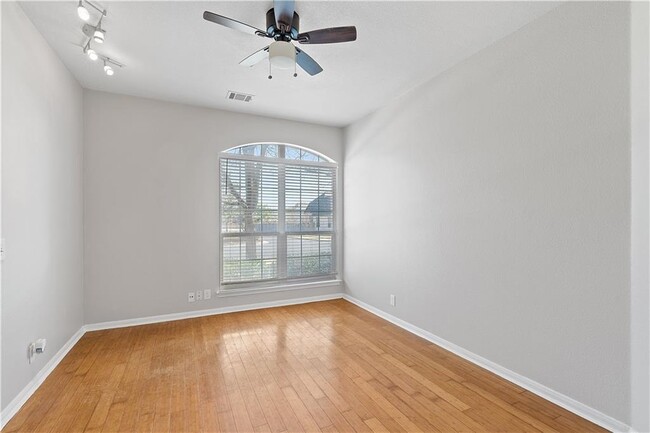 Building Photo - 4036 Barlow Dr