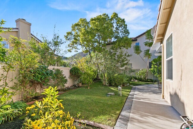 Building Photo - Remodeled 5 Bedroom Home in HOA