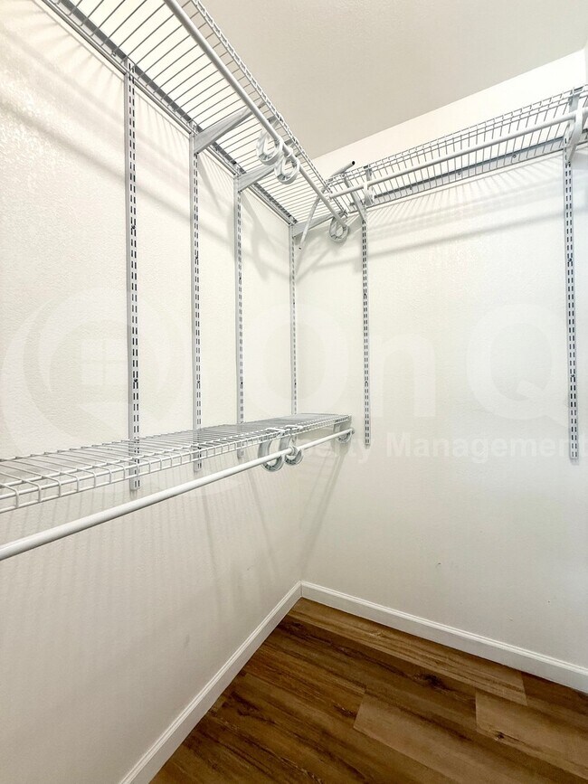 Building Photo - 6206 E Glencove St