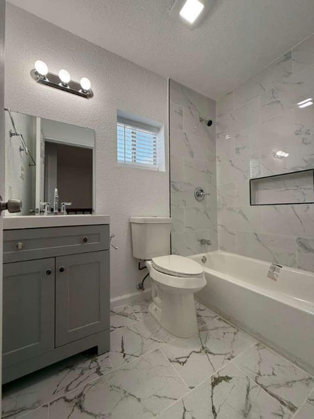 Building Photo - 4135 Sunrise Pt Dr