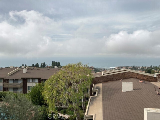 Building Photo - 6542 Ocean Crest Dr