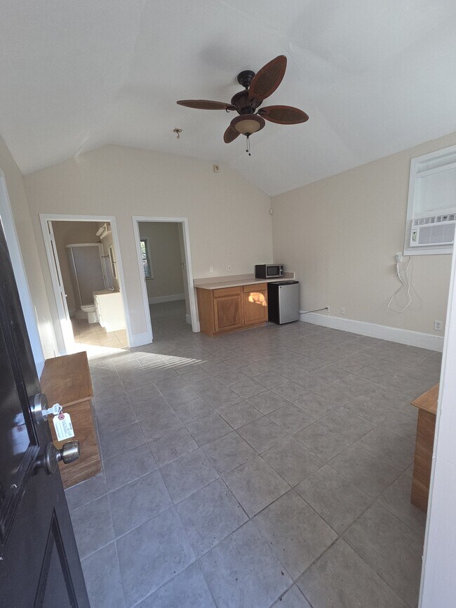 Building Photo - 1006 Holden St