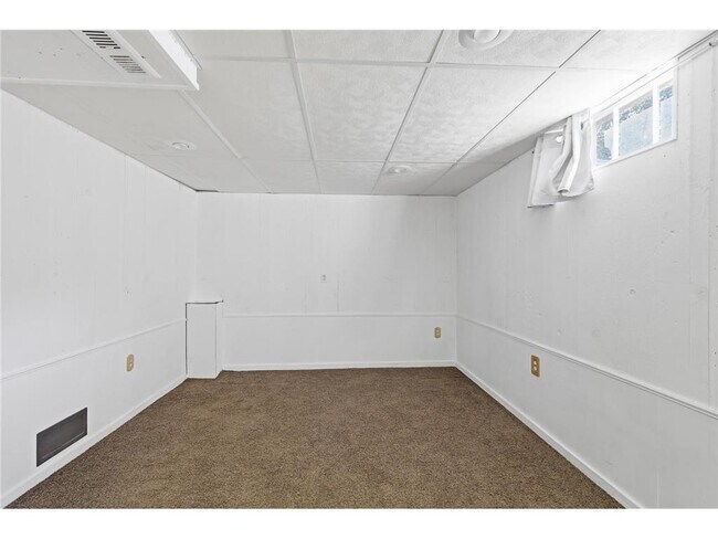 Building Photo - 6208 Hillside Rd