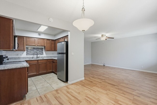 Building Photo - **Charming Condo Located in Central Phoenix**