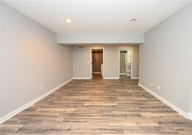 Building Photo - 655 Almas Ct
