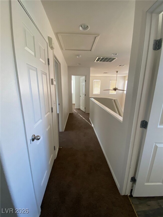 Building Photo - 987 Cantabria Heights Ave