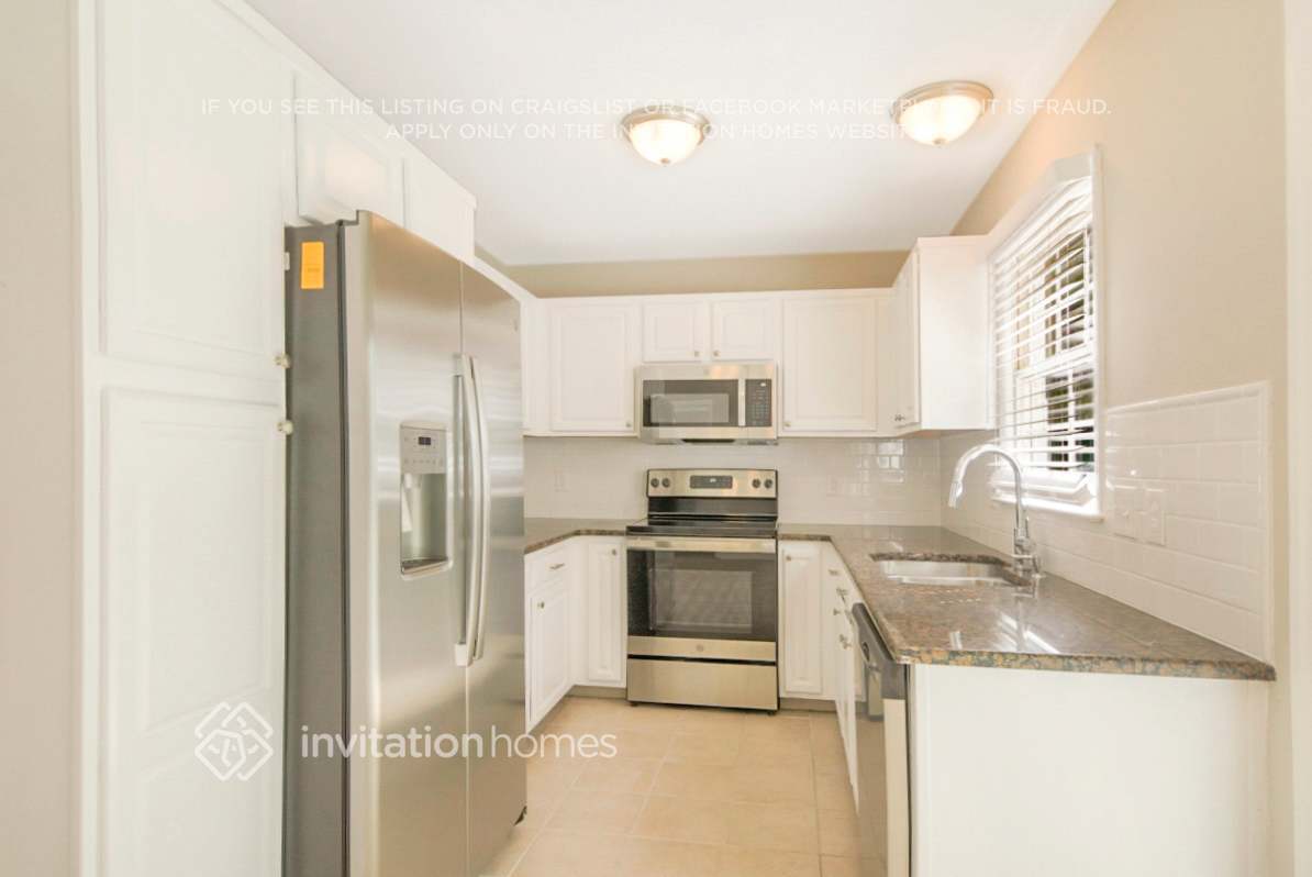 Building Photo - 8644 Swarthmore Dr