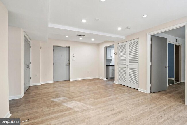 Building Photo - 2633 Adams Mill Rd NW