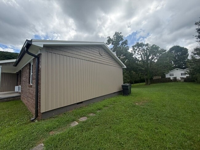 Building Photo - 2860-2864 Blue Ridge Dr