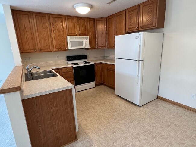 Building Photo - 2519 Bristol Dr