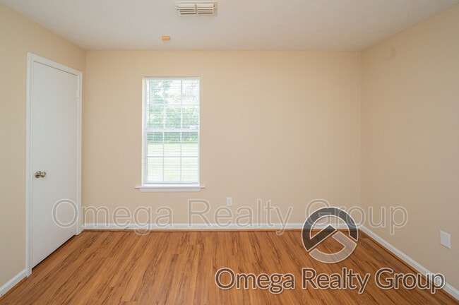 Building Photo - 900 Mister Dr