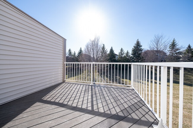 Building Photo - 20647 Hampshire Way