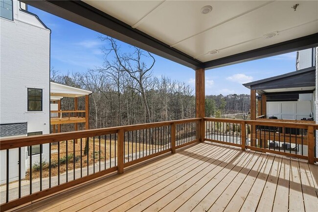 Building Photo - 2042 Juliette Ave