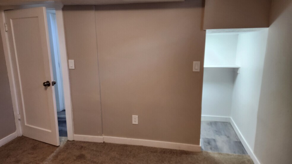 Building Photo - 920 W 600 N